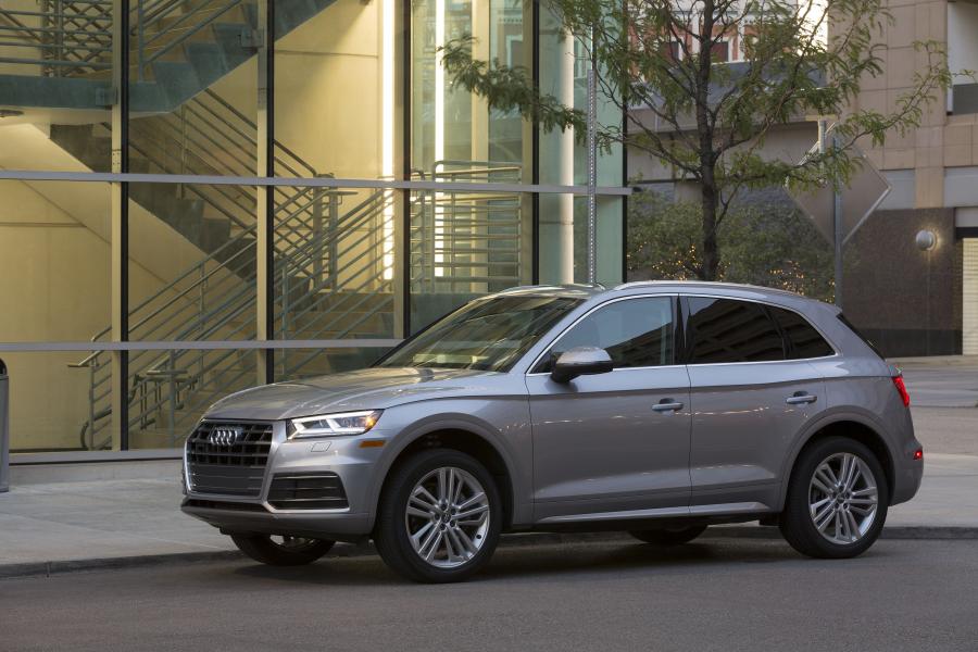  Audi Q5 2.0T Quattro 2017 года  (NA) (фото 32 из 40)